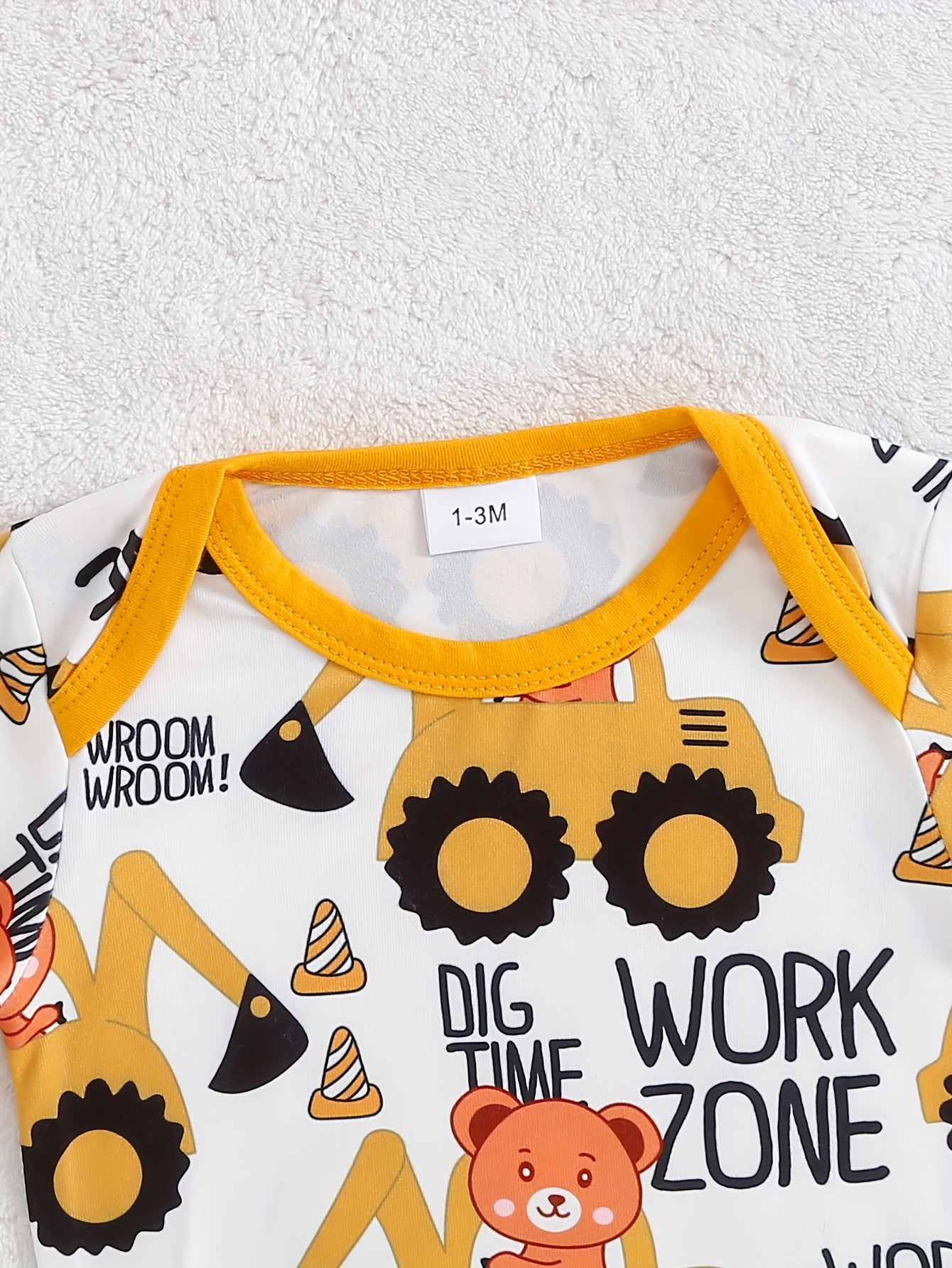 Ensemble Bébé Aventure Pelleteuse – Comprend Body, Pantalon et Bonnet pour Aventures en Plein Air