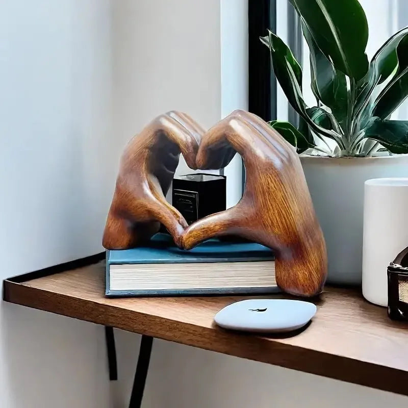 CœurArtistique - Sculpture en forme de cœur : Art moderne avec une touche romantique
