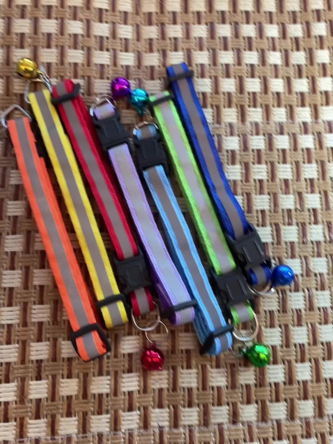 Collier réfléchissant pour chat avec porte-AirTag et clochette – Collier réglable pour visibilité nocturne