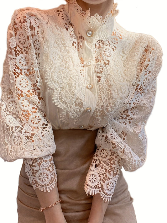 Blouse d’Inspiration Victorienne avec Boutons Perle – Élégance Subtile pour Toute Occasion