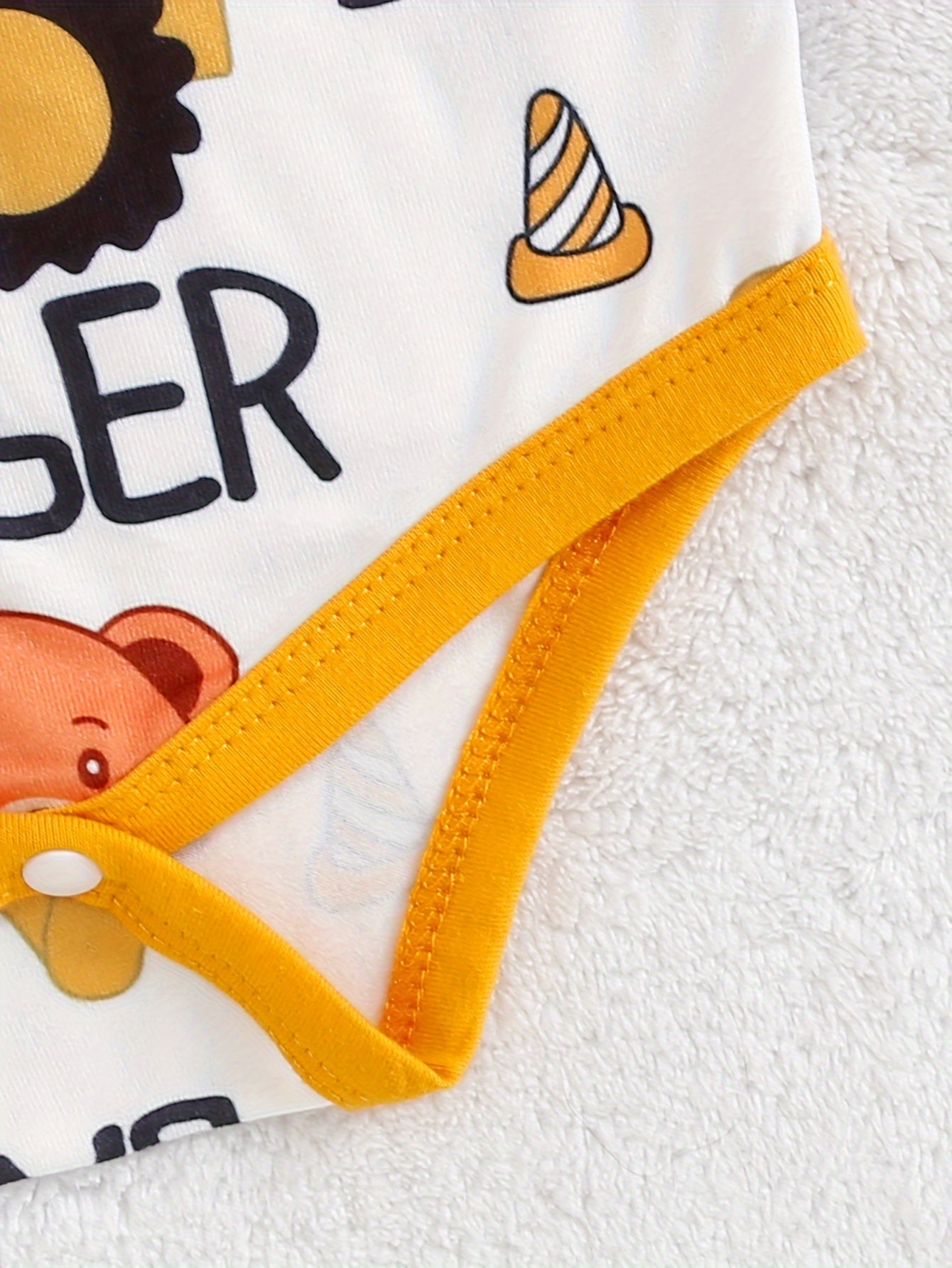 Ensemble Bébé Aventure Pelleteuse – Comprend Body, Pantalon et Bonnet pour Aventures en Plein Air