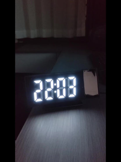 Réveil projecteur digital – Affichage LED et fonction snooze avec luminosité réglable